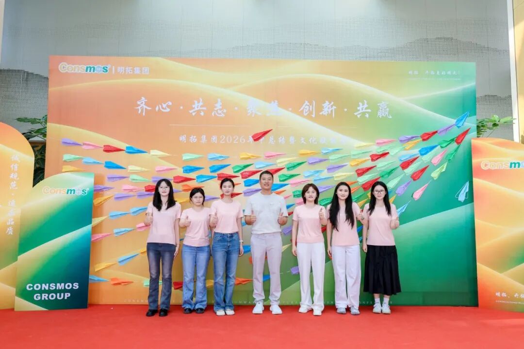 小组纸飞机合照.jpeg